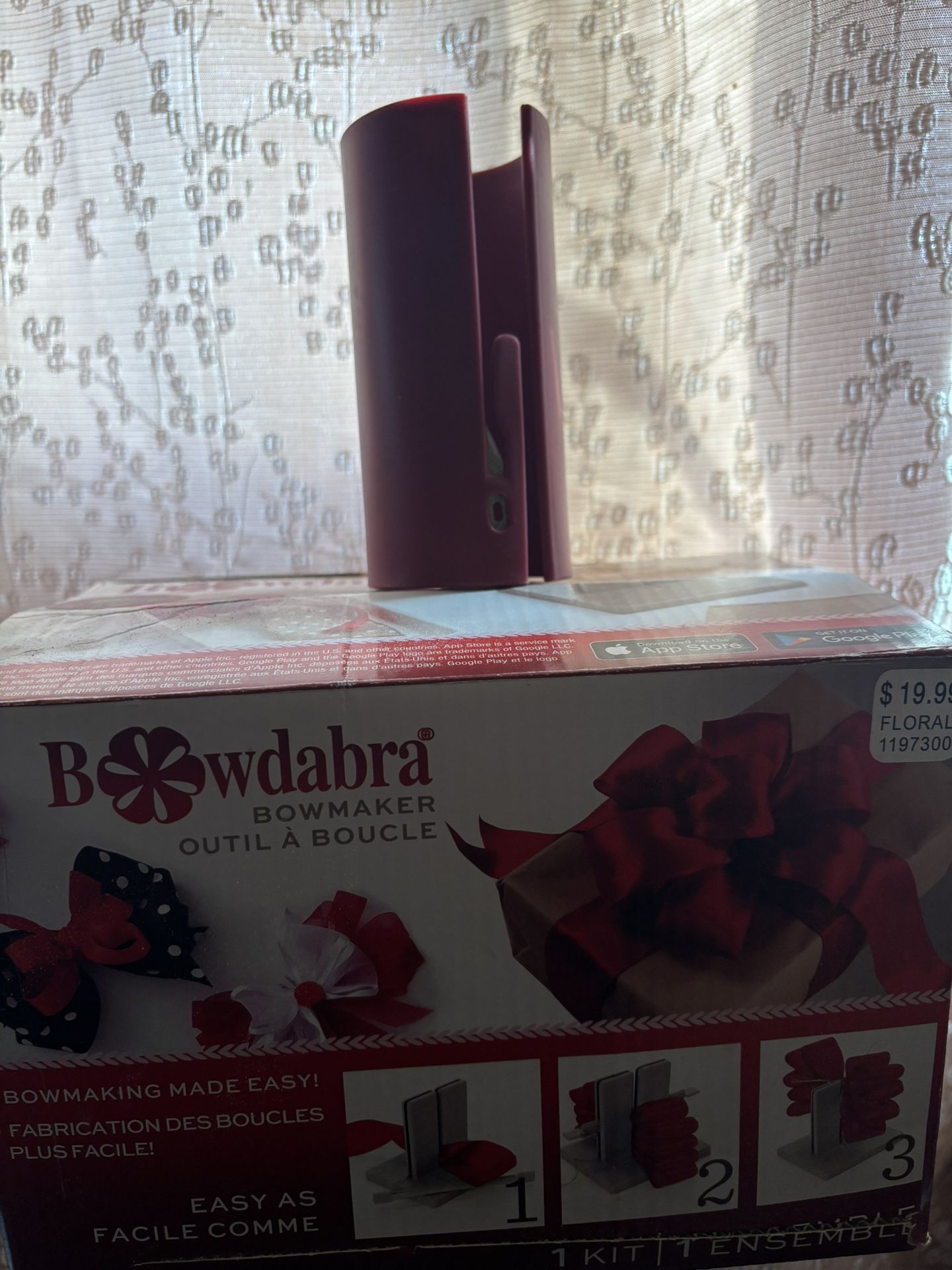 Bow maker & Elf paper cutter