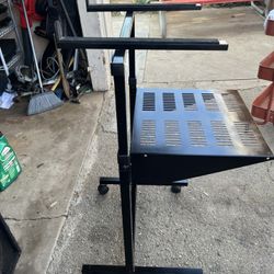 PYLE mixer Stand Or Amp