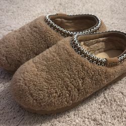 Ugg Slippers Size 7 Women’s 