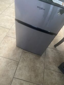  Whilpo Mini Fridge 