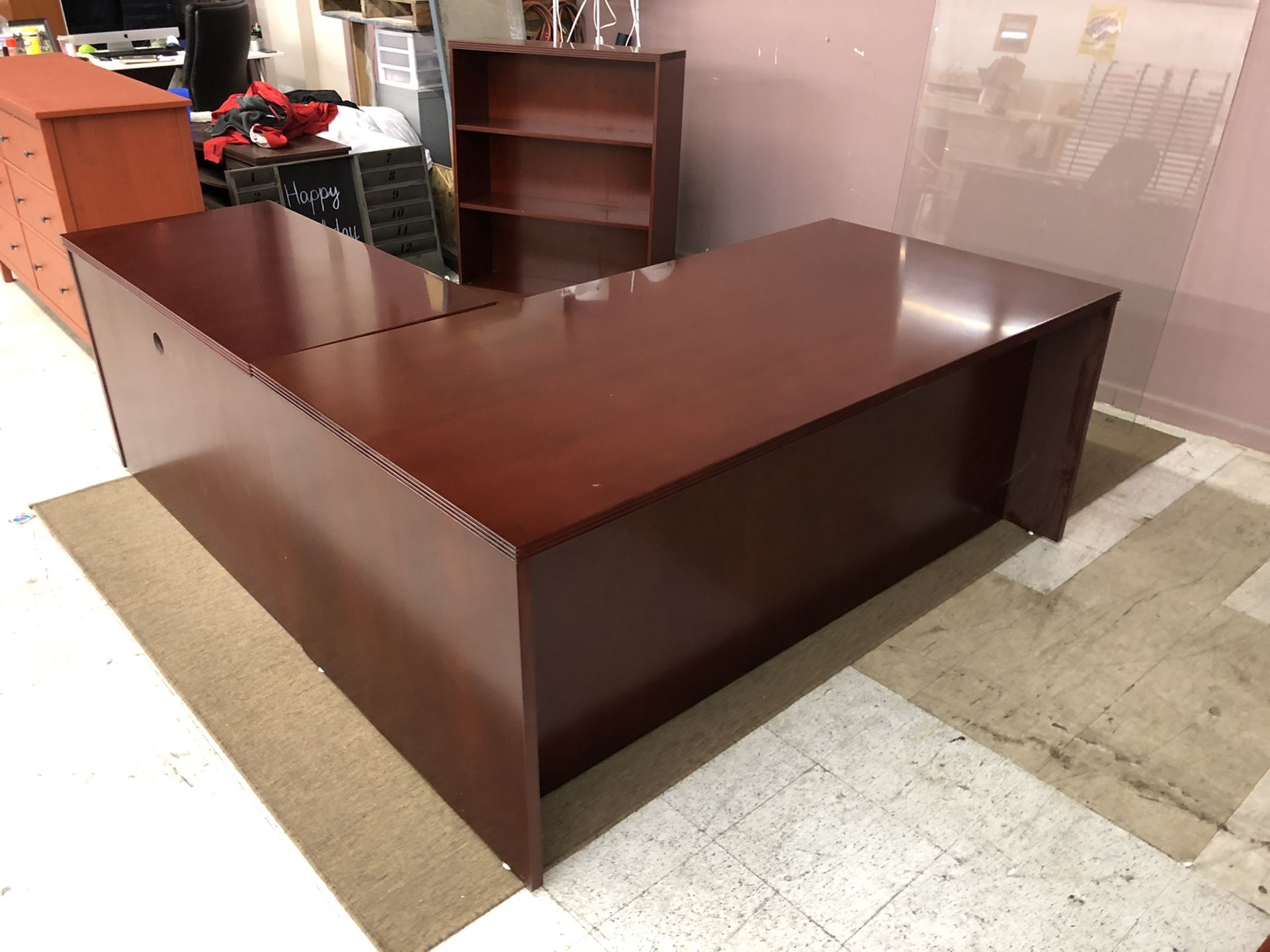 Executive L-shaped office desk Including bookshelf Cherrywood