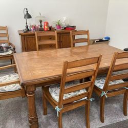 Solid wood dining table with 6matching chairs (including 2 armchairs).