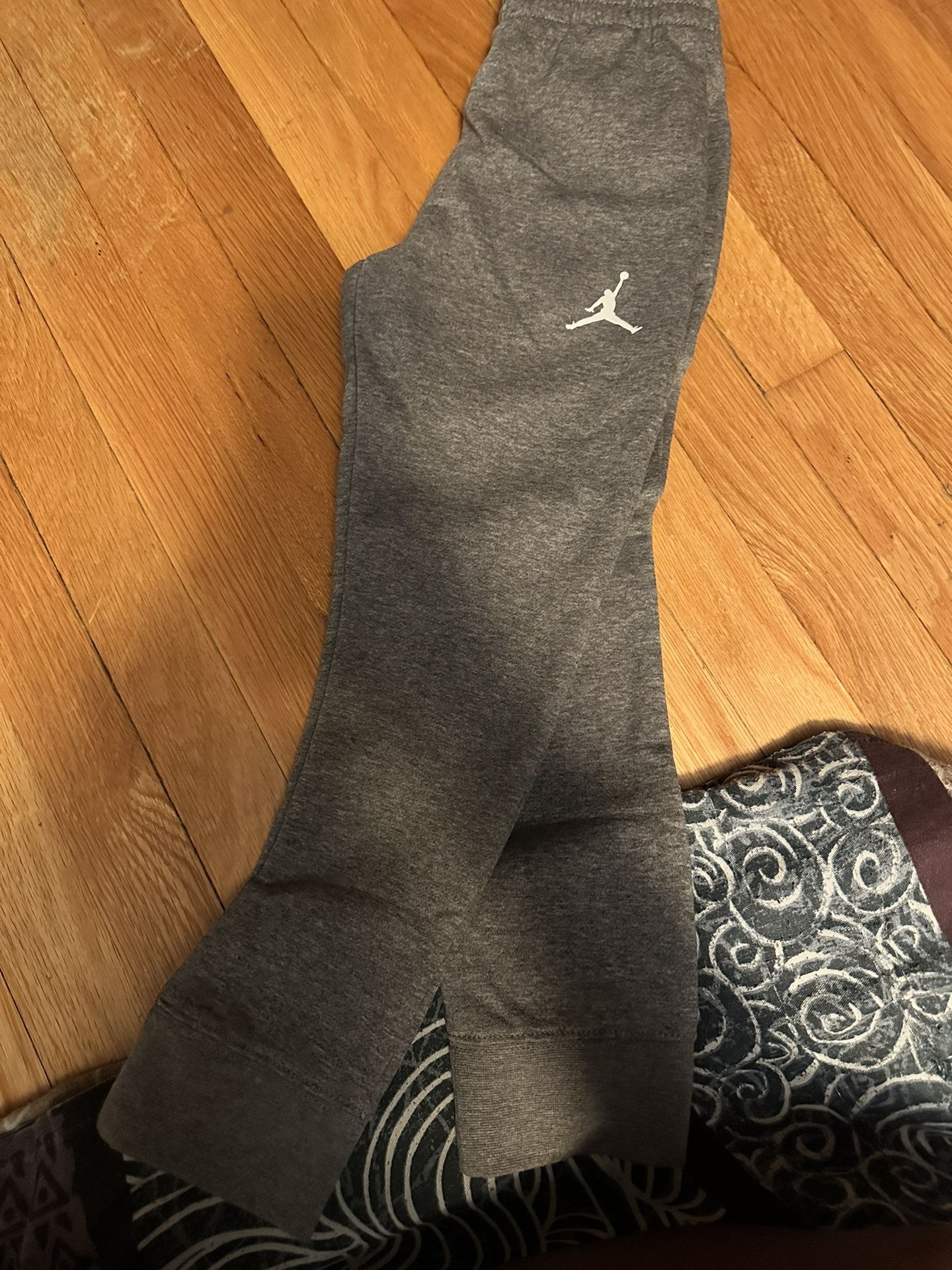 grey jordan sweats 