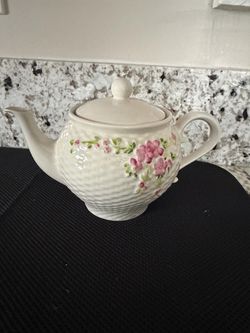 Beautiful 1985 Teleflora Pink Flowers Basket Weave Texture Tea Pot