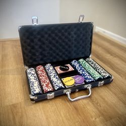 Professional Poker Set in Sleek Carry Case – Raise the Stakes at Home! 🃏