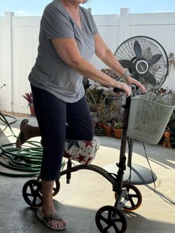 KneeRover Steerable Knee Scooter for Adults