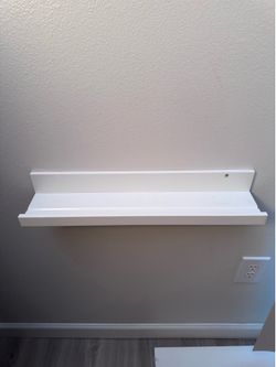 2 IKEA MOSSLANDA Picture Ledges – White – 21.5”