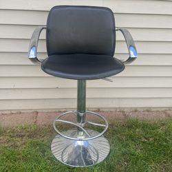 Black Metal Rotating Bar Stool