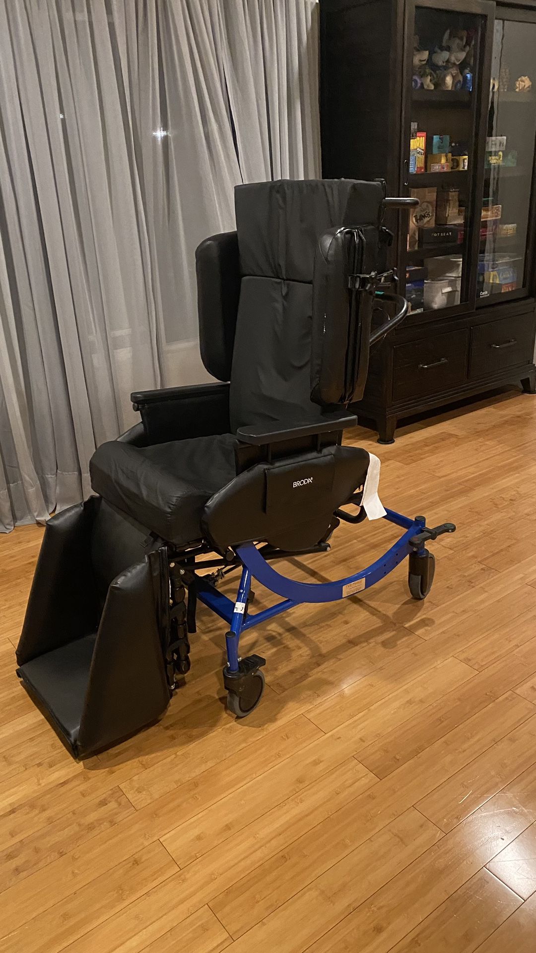 Broda Synthesis Positioning Wheelchair
