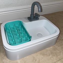 Lovevery Sustainable Water Play Kitchen Sink