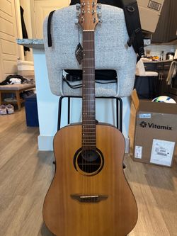 Luna guitar