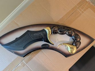 Fantasy Knives 2005 Fantasy Knife with Wall Plaque