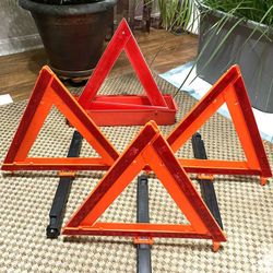 KD Lamp Co. Warning Triangle Flare Kit – Model KD (contact info removed) (Set of 3)