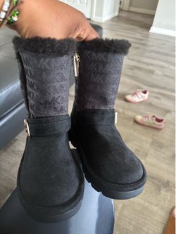 Beautiful and comfortable Michael Kors  girls boots