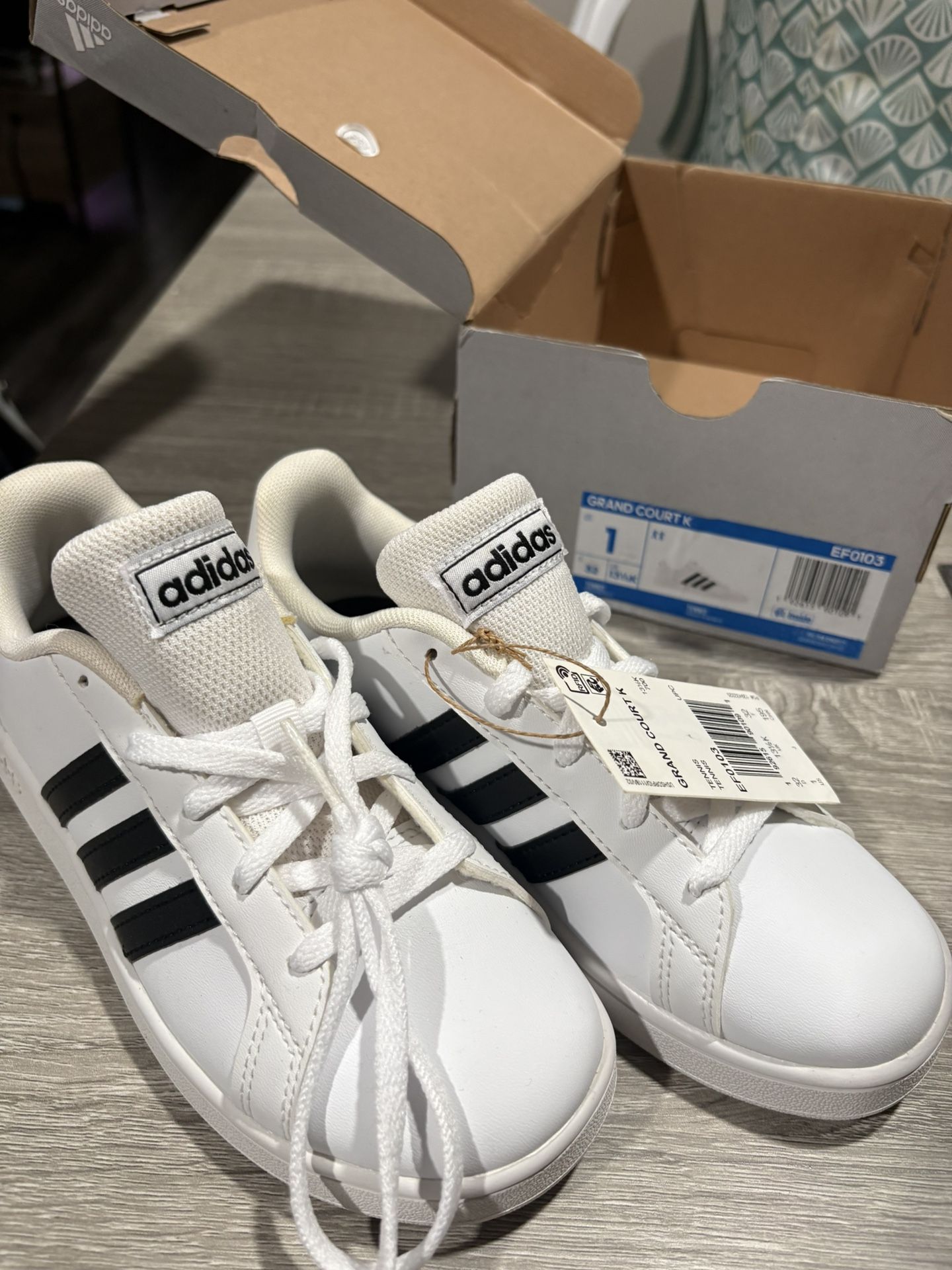 Adidas Sneakers