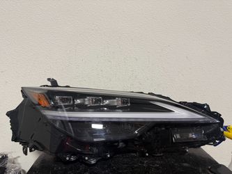 LEXUS LS RIGHT HEADLIGHT 2024
