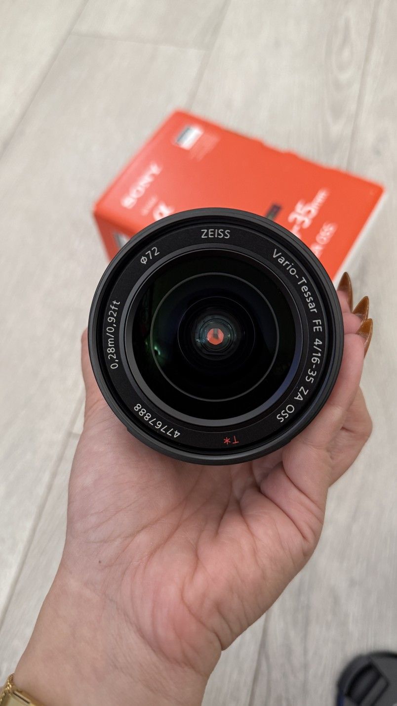 Sony E-mount lens Vario-Tessar T Fe 16-35mm f4 ZA OSS