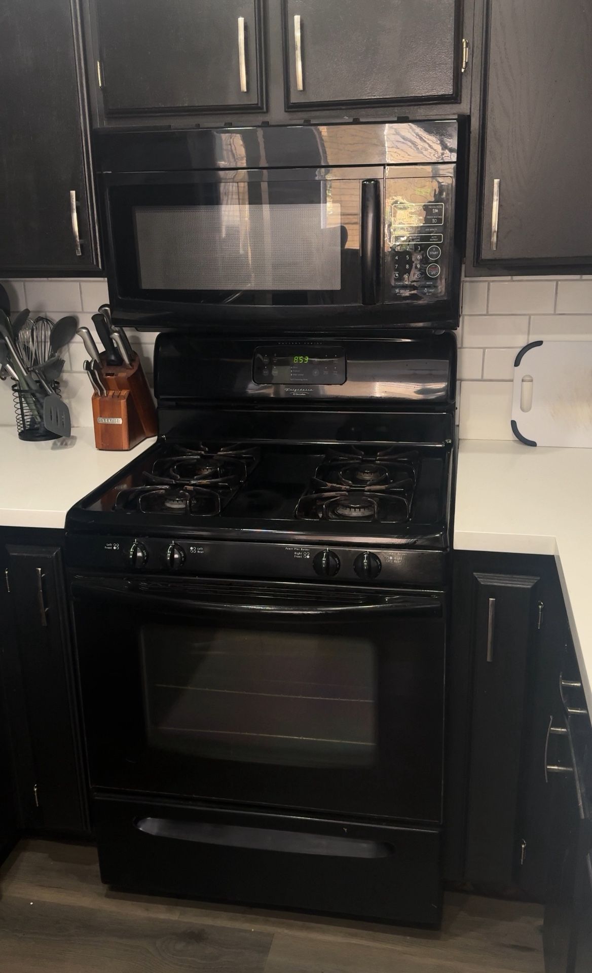 Gas Stove And Microwave 