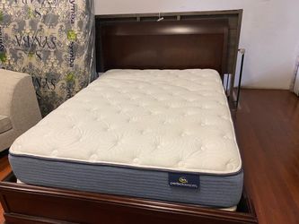 LEGANT QUEEN  SLEIGHBED COMPLETE