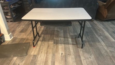 Desk/ table