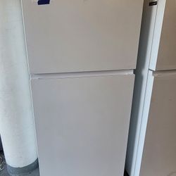 New 18cu Ft White Top Freezer Apartment Size Refrigerator 