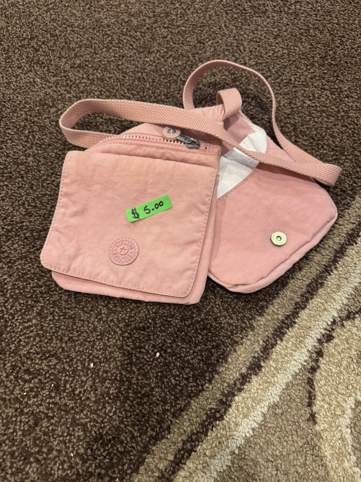 Moving Out, Selling Items