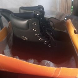 Woman's Size 51/2 Lugz