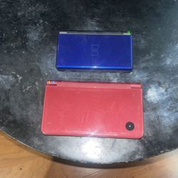 Red Nintendo DSi Xl And Blue Nintendo DS Lite