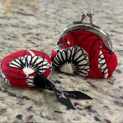 Vera Bradley DECO DAISY Mini Kiss Lock Coin Change Purse Measuring Tape Retired