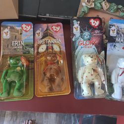 RARE McDonalds Miniature TY Beanie Baby Bears - Complete Set of 4 - Maple, Erin, Glory, and Britannia
COLLARDCOLLECTIBLES
Vintage from the 1990s