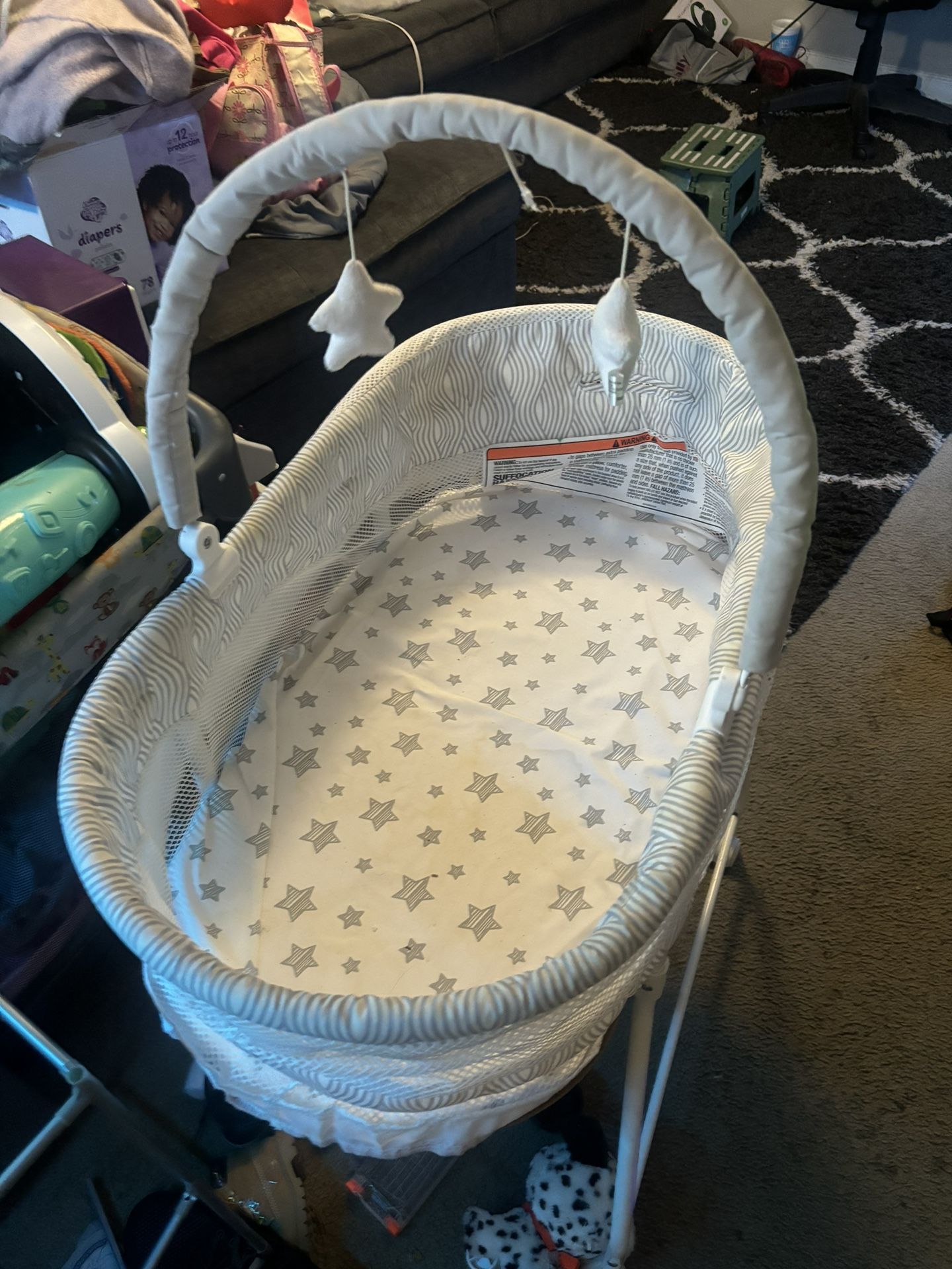 Delta Children Bassinet – Excellent Condition