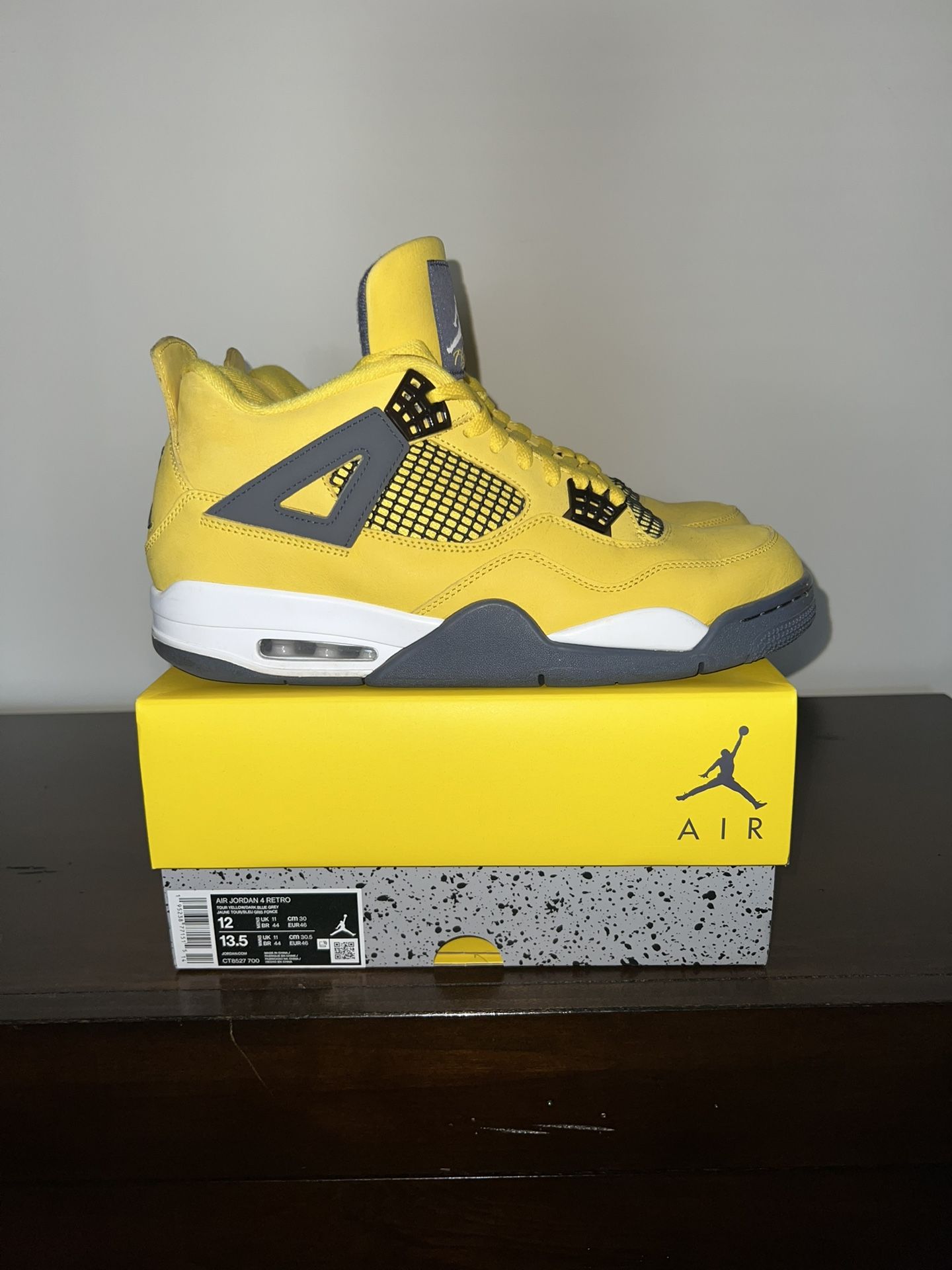 Jordan 4 Lightning Size 12