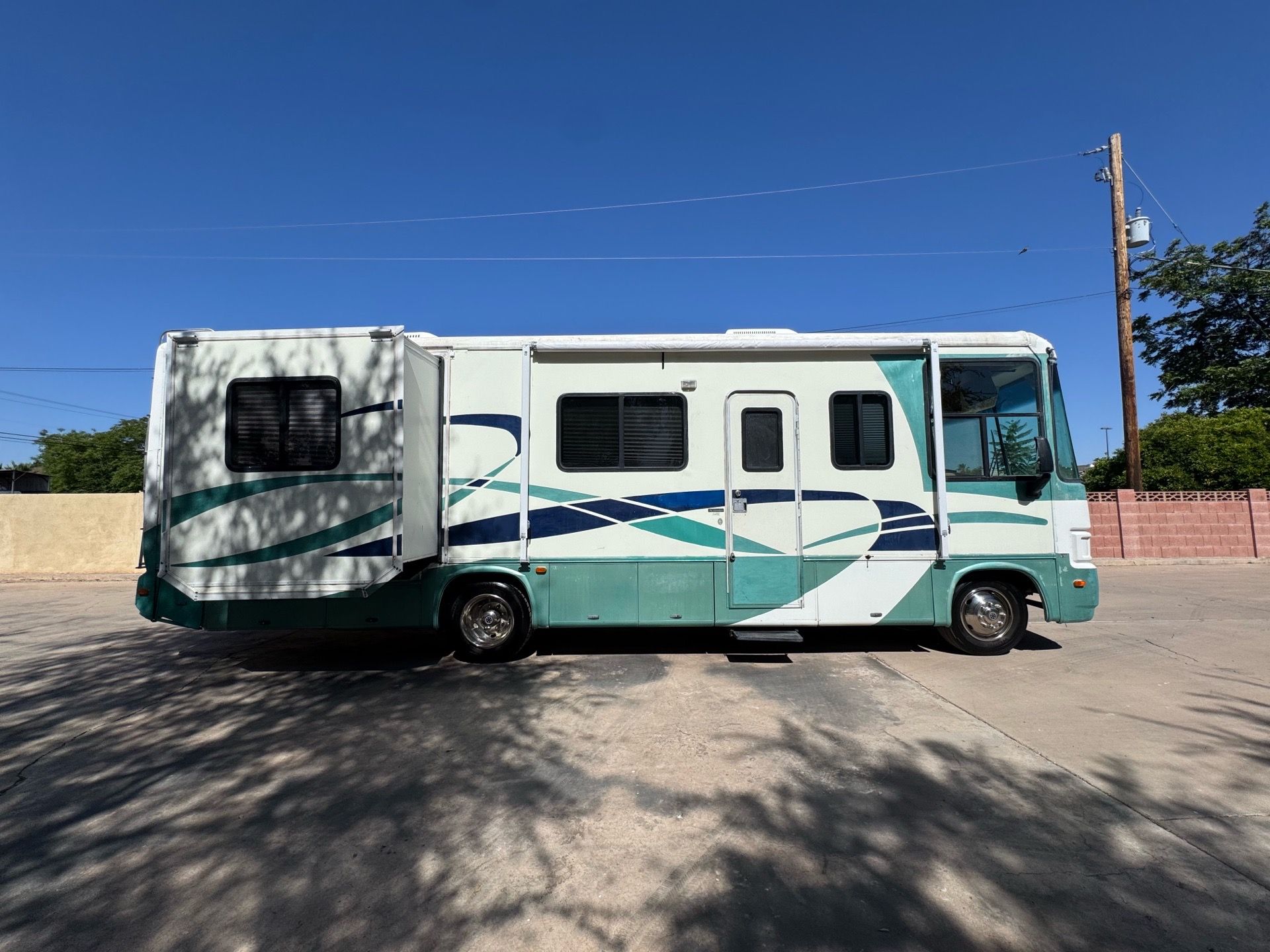 2000 Gulfstream Sunport double slide with 54,000 original miles 2000 ...