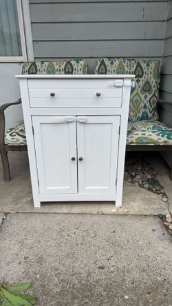 White Cabinet/drawer
