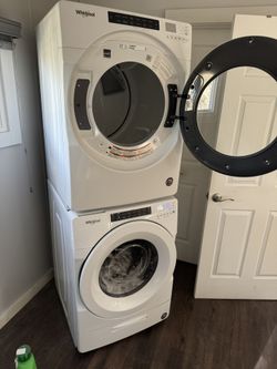 Like New Whirlpool Washer & Dryer