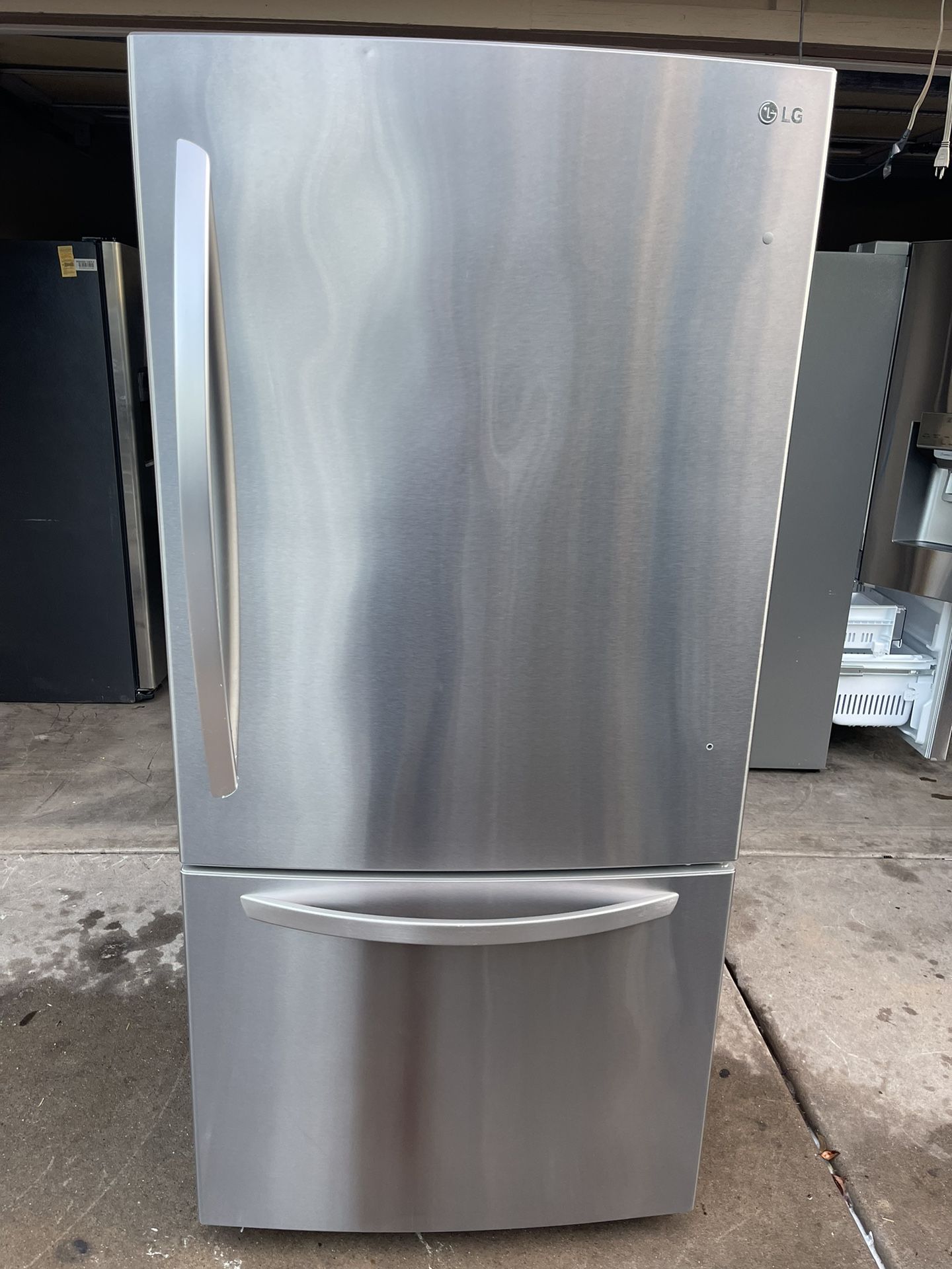 LG Refrigerator 33in Wide Stainless Steel
