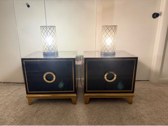 2 lamps 2 night stands