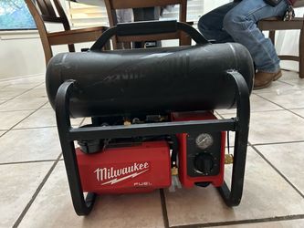 Milwaukee M18 FUEL 2-Gallon Compact Quiet Compressor