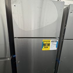 Whirlpool Top Freezer Refrigerator in Monochromatic Stainless Steel 