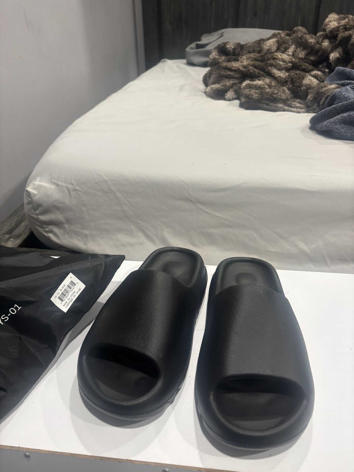 yeezy slides