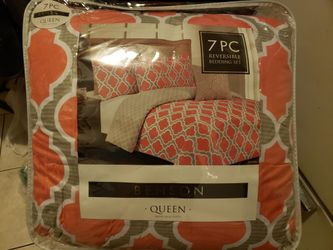 Bedding set reversible Queen.7pcs