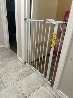 Extra Tall Pet Gate / Safety Gate - Fits Openings 29” - 36.5”