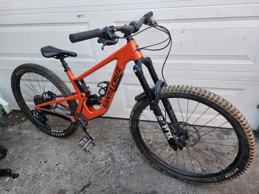 2022 Santa Cruz Hightower Carbon Full Suspension Mountain Bike