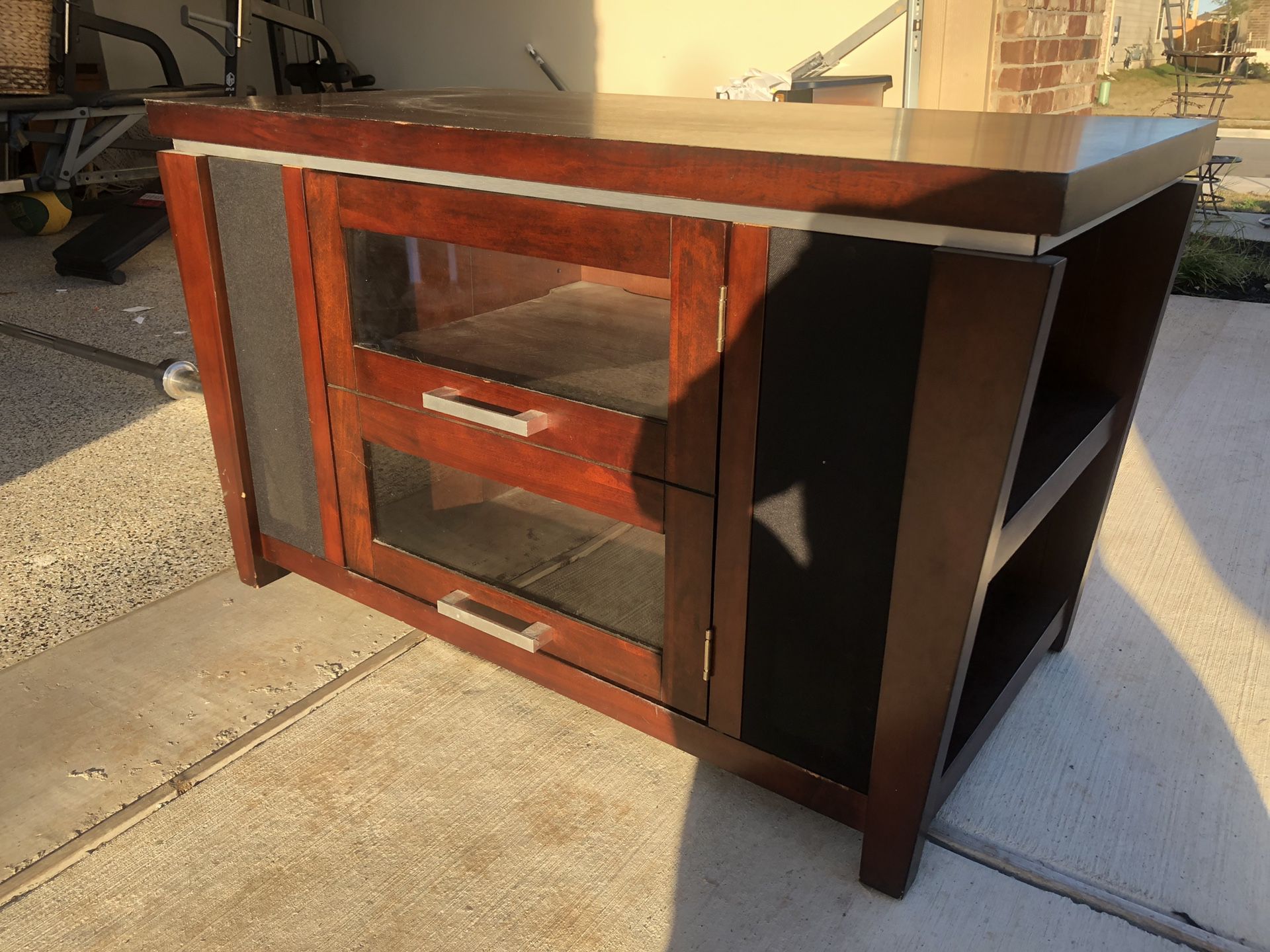 Tv stand 2ft tall by 40 inc long and 20 1/2 inch wide