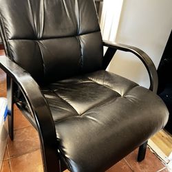 Black Leather Lounge Chair