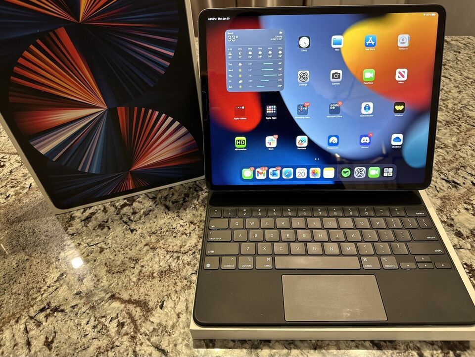 Apple iPad Pro 12.9 5th Gen 256GB WiFi Space Gray + Apple Magic Keyboard