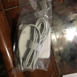 (NEW) MacBook charger