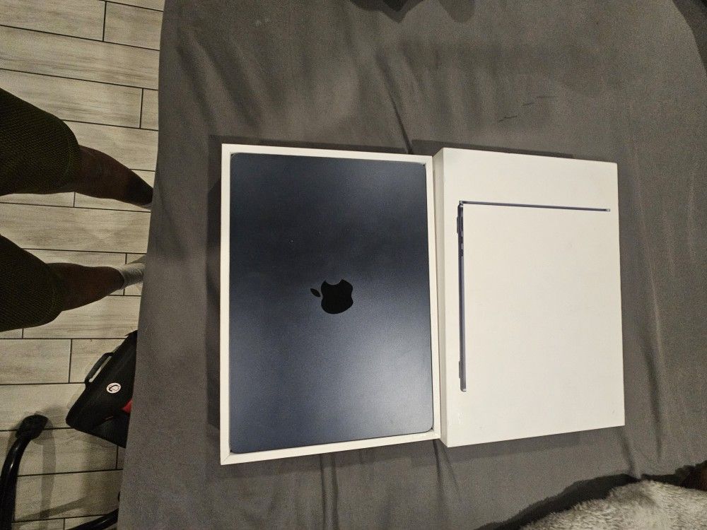 2022 MacBook Air M2 8gb 256gb