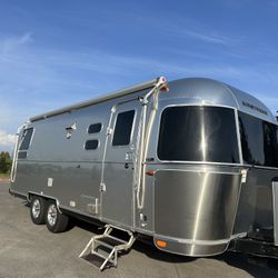 2017 Airstream Flying Cloud 25RB