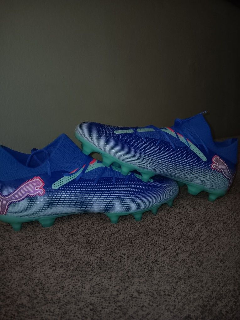 Puma Future 7 Pro FG/AG soccer cleats.